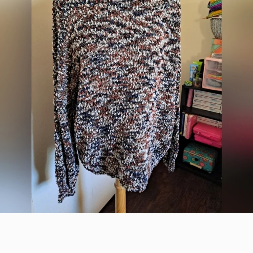 Sweaters. - Picture 4 of 4